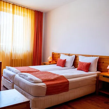 Two Bedroom In Murphys Apartment *