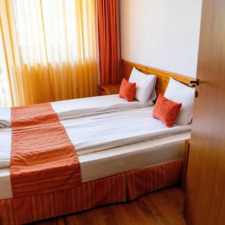 Two Bedroom In Murphys Apartment *