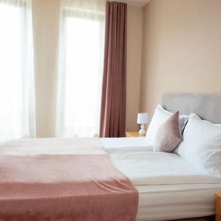 Two Bedroom In Murphys Apartment *